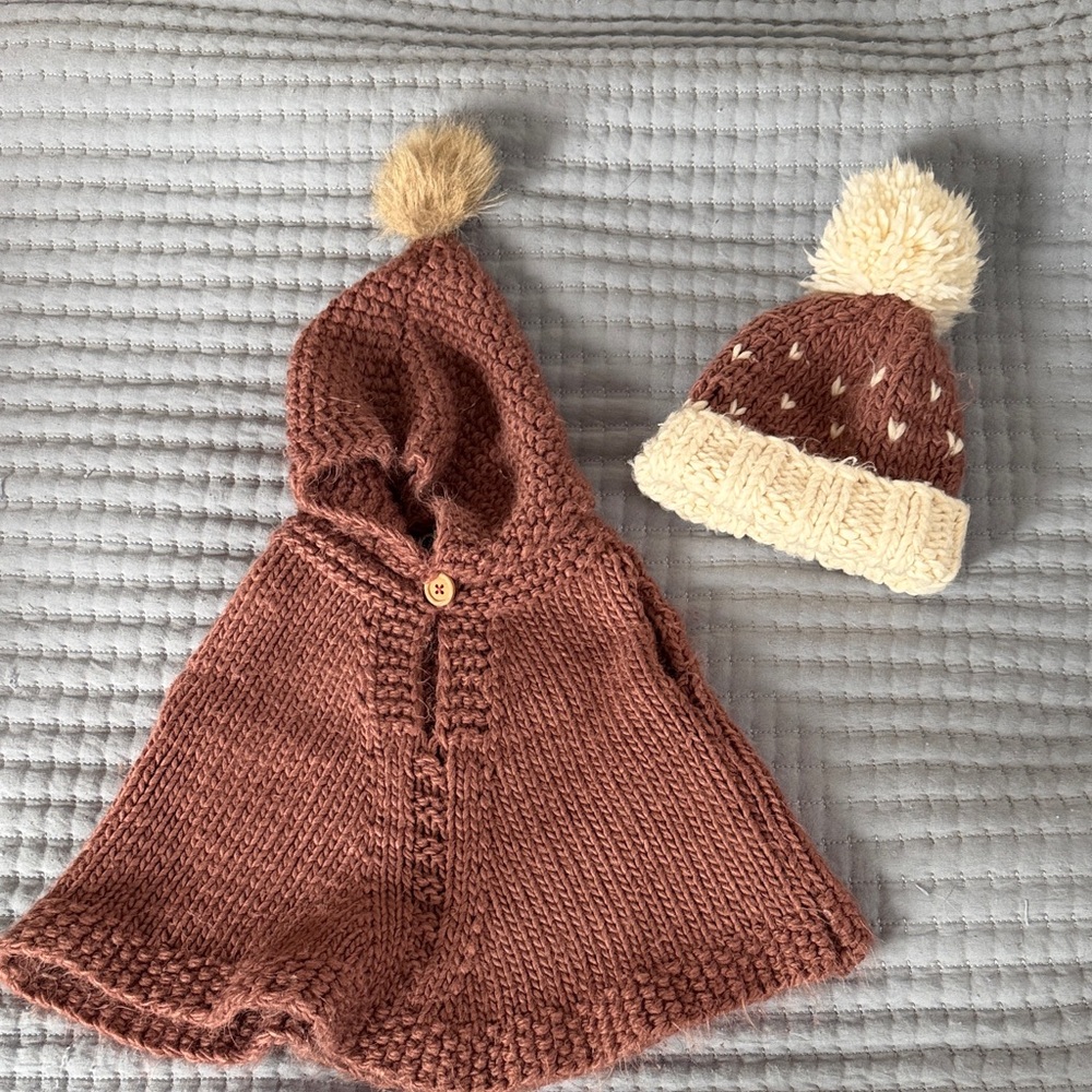 Blueberry Hill set! Cozy mauve and Cream Knit Poncho and Hat Set